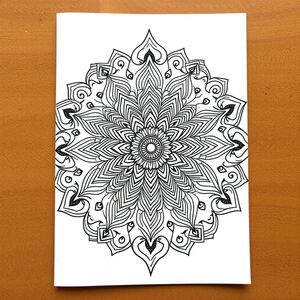 Mandala với hoa văn chi tiết theo phong cách bộ lạc và henna, mực trên giấy trắng